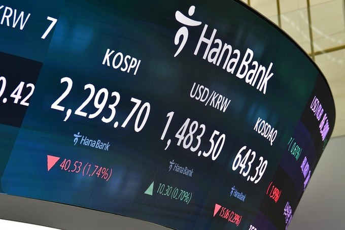 미중관세 전쟁 충격파… 코스피 230...